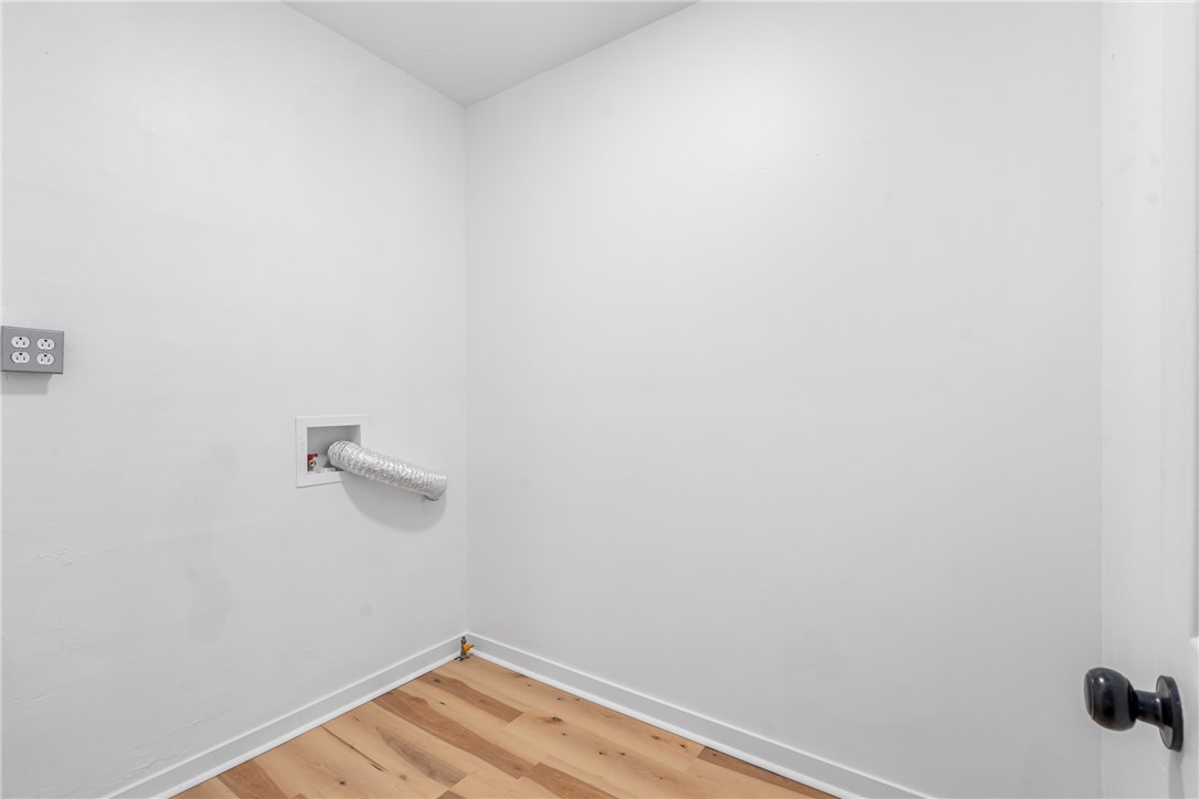 658 Montclair St