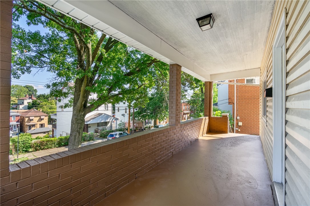 658 Montclair St