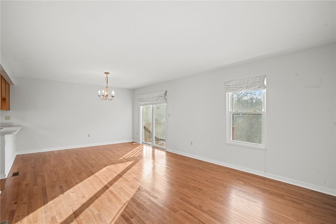 409 Redwood Ct