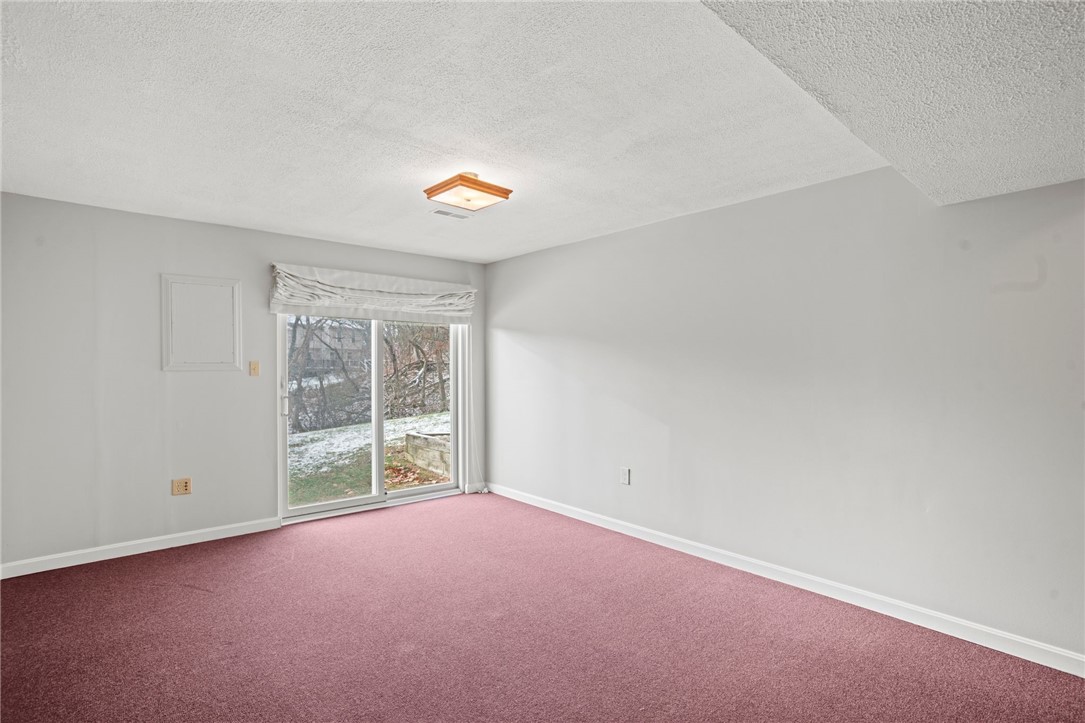 409 Redwood Ct