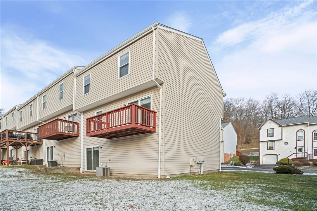 409 Redwood Ct