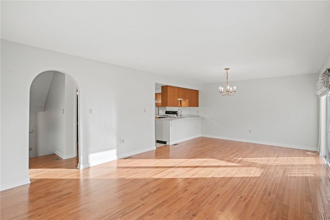 409 Redwood Ct