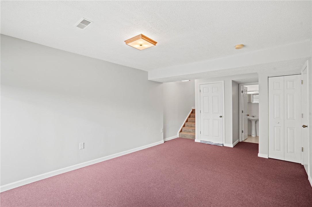 409 Redwood Ct