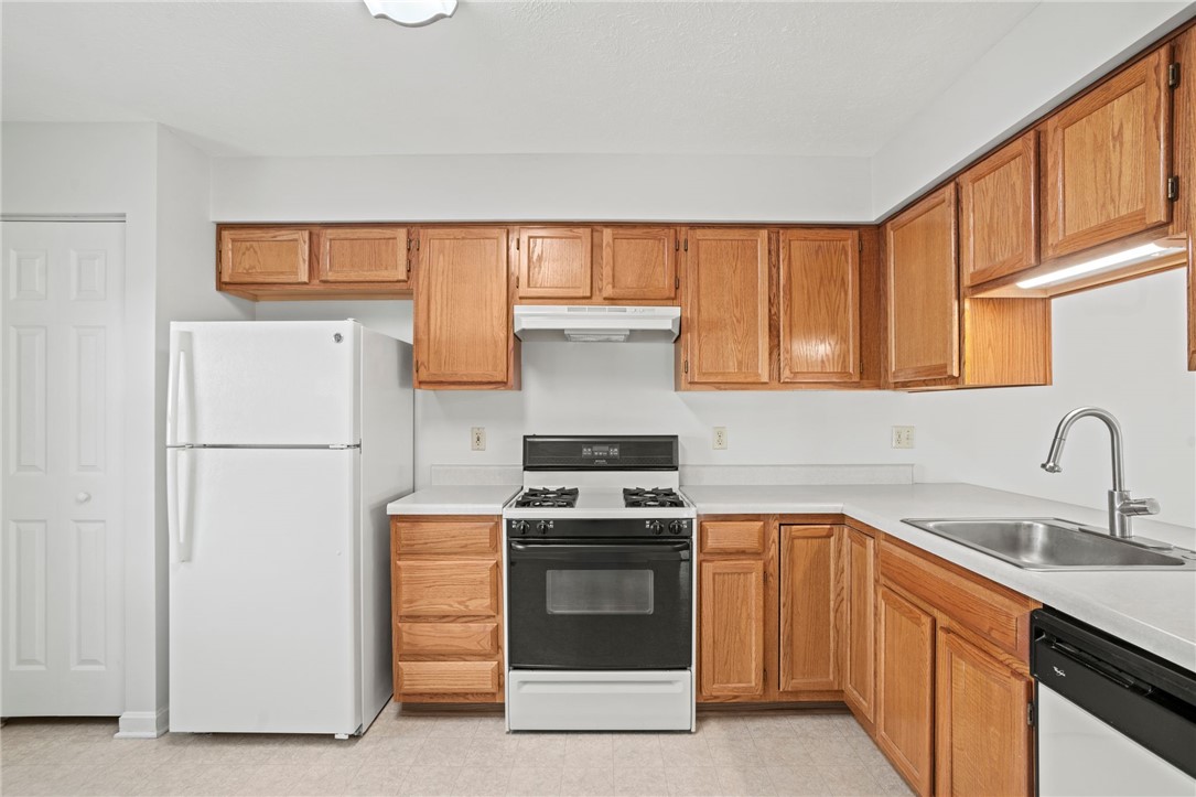 409 Redwood Ct