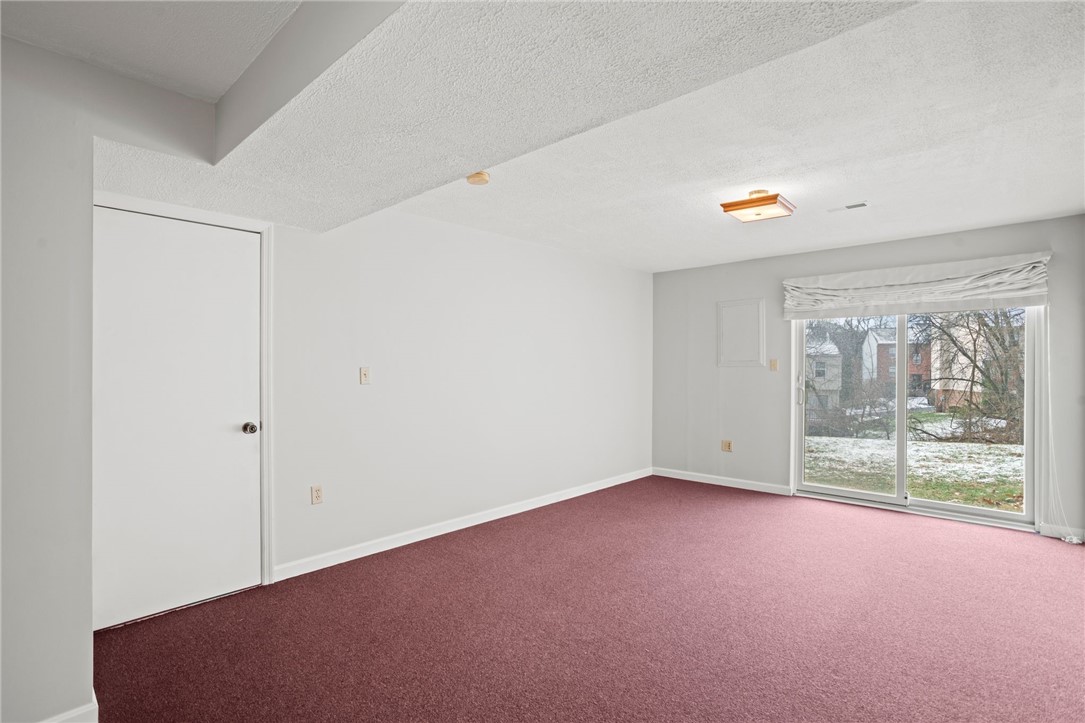 409 Redwood Ct
