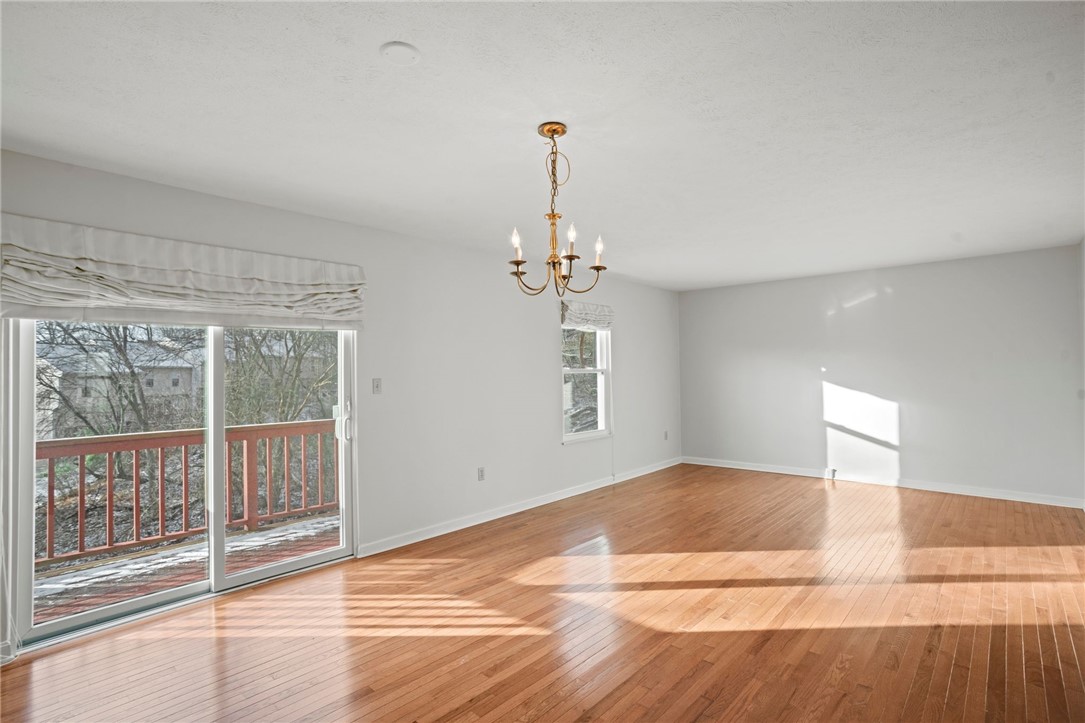 409 Redwood Ct