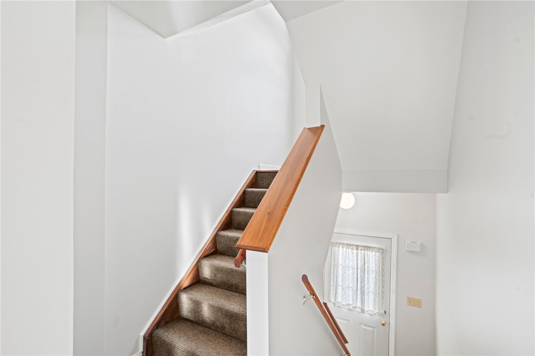 409 Redwood Ct