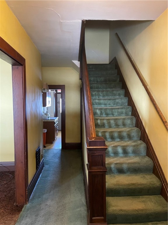 832 Thompson
