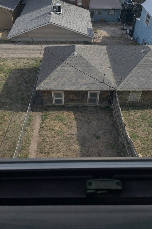 832 Thompson