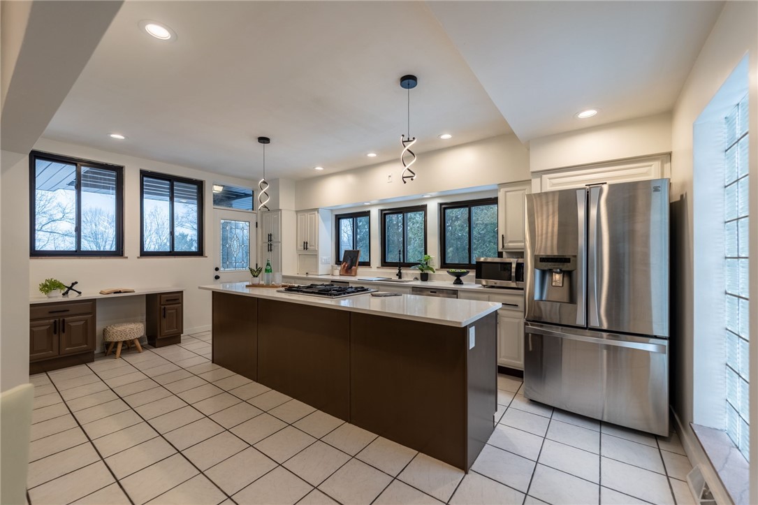 203 Grandview Dr