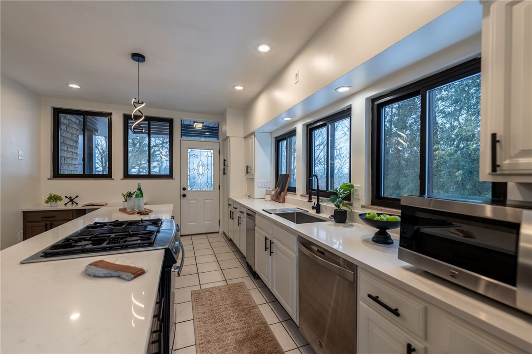 203 Grandview Dr