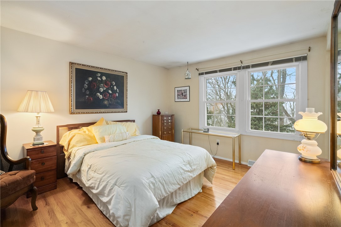 111 N Harleston Dr