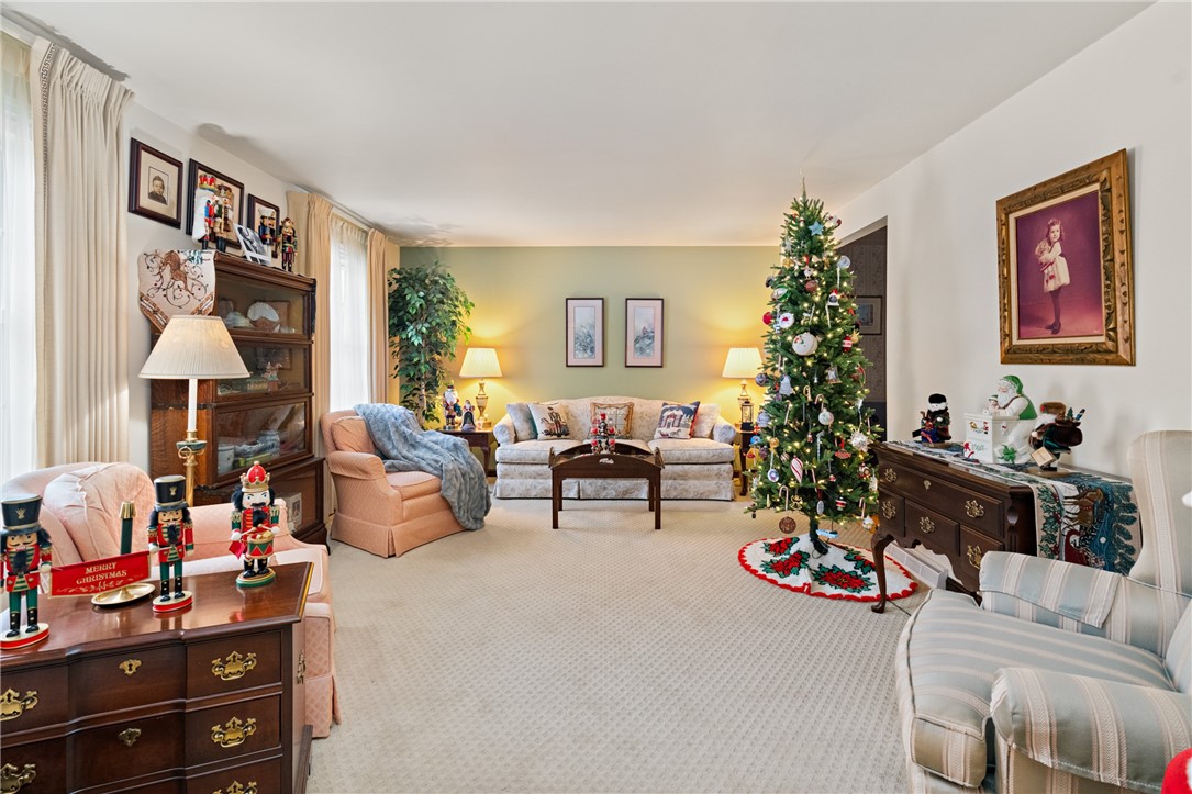 111 N Harleston Dr