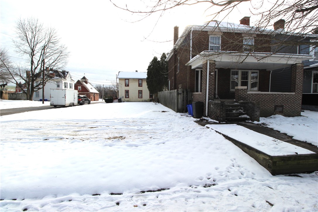 124 E Wallace Ave