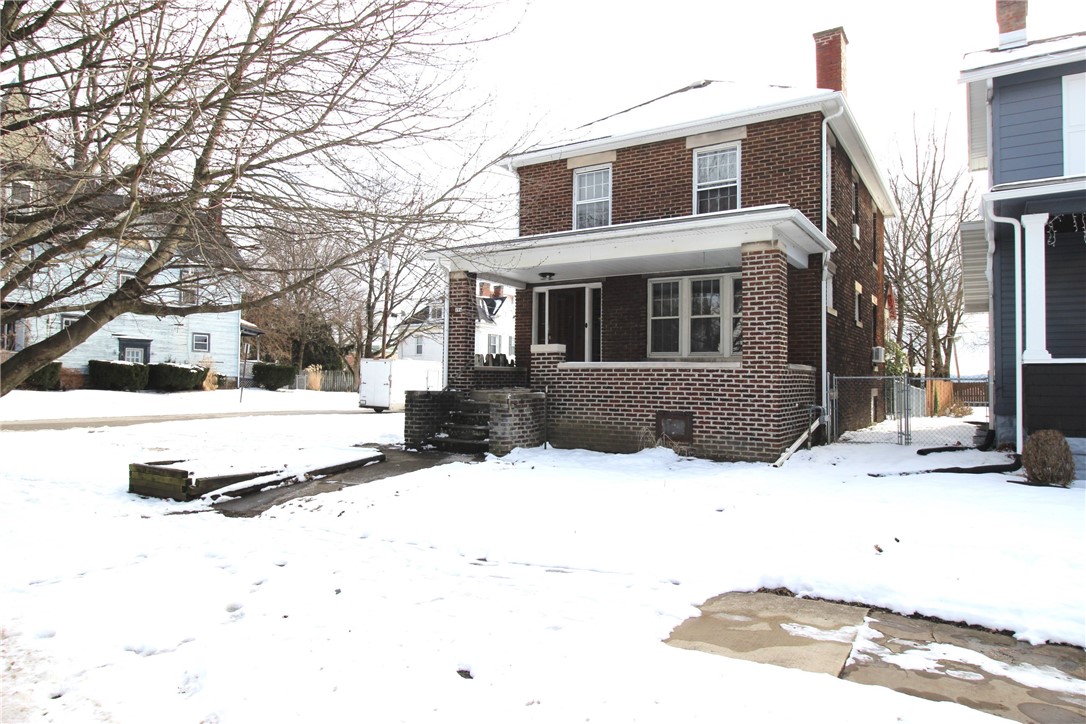 124 E Wallace Ave