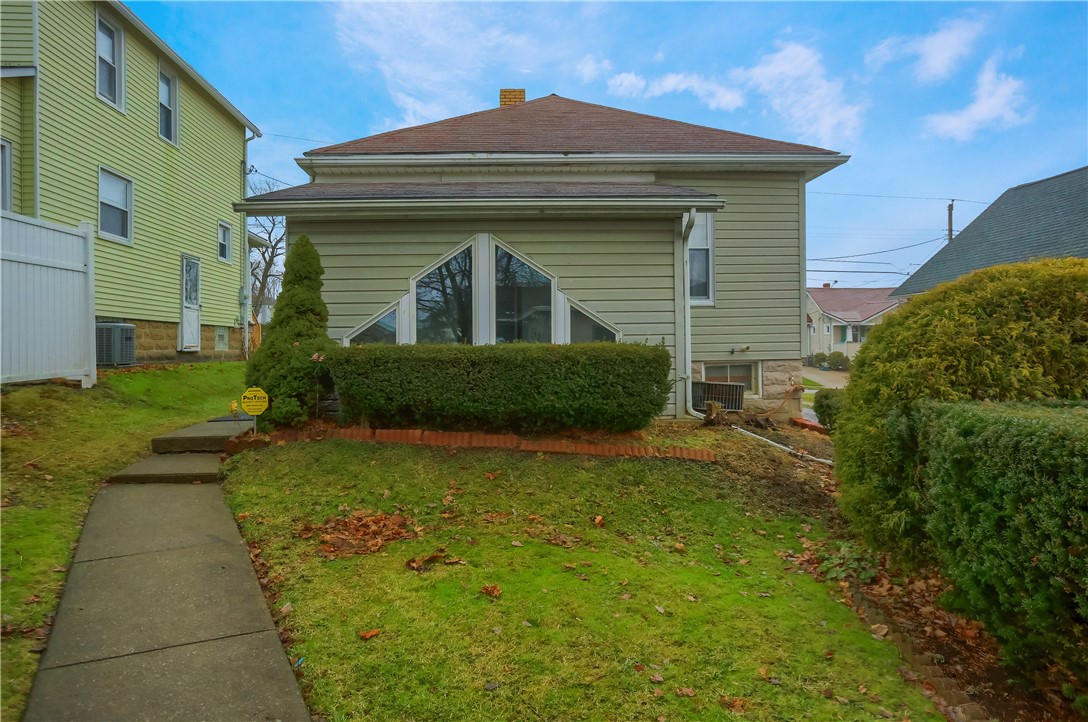 916 Temple Ave