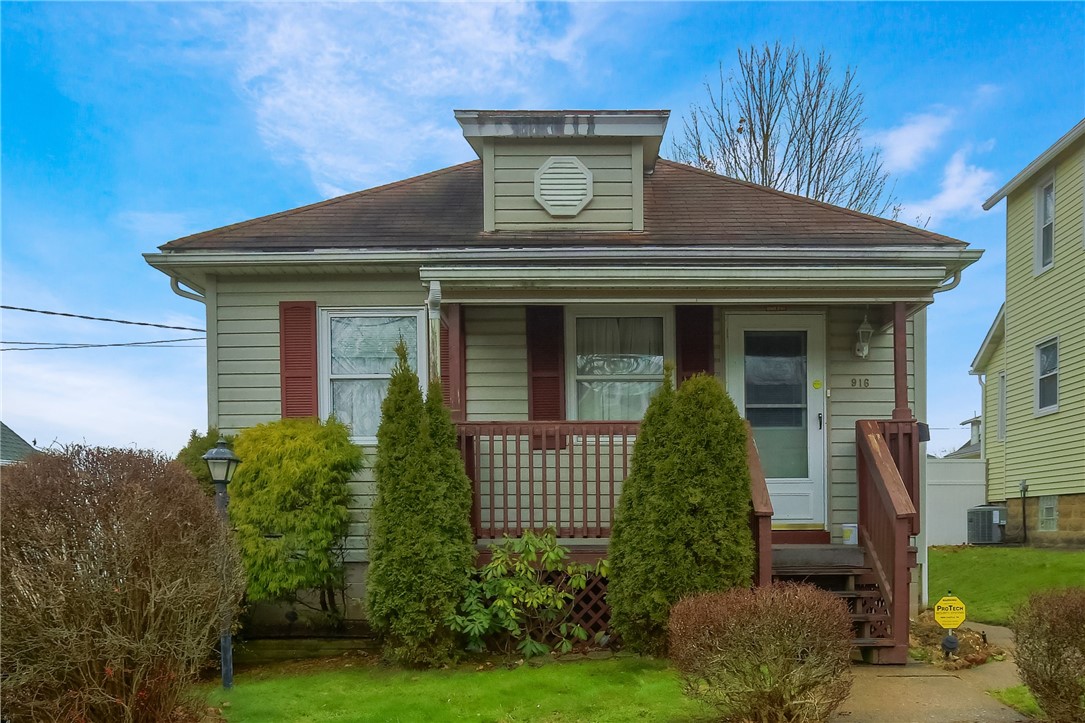 916 Temple Ave