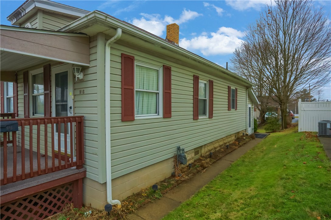916 Temple Ave