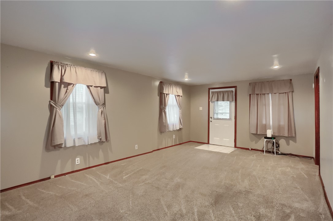 916 Temple Ave