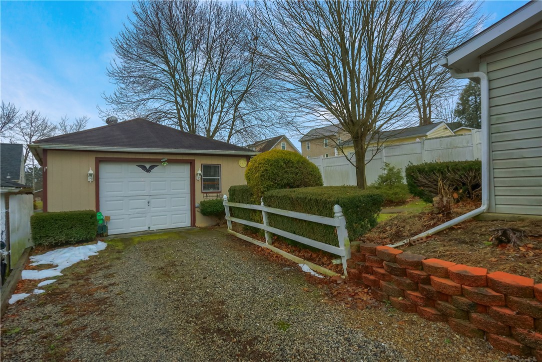 916 Temple Ave