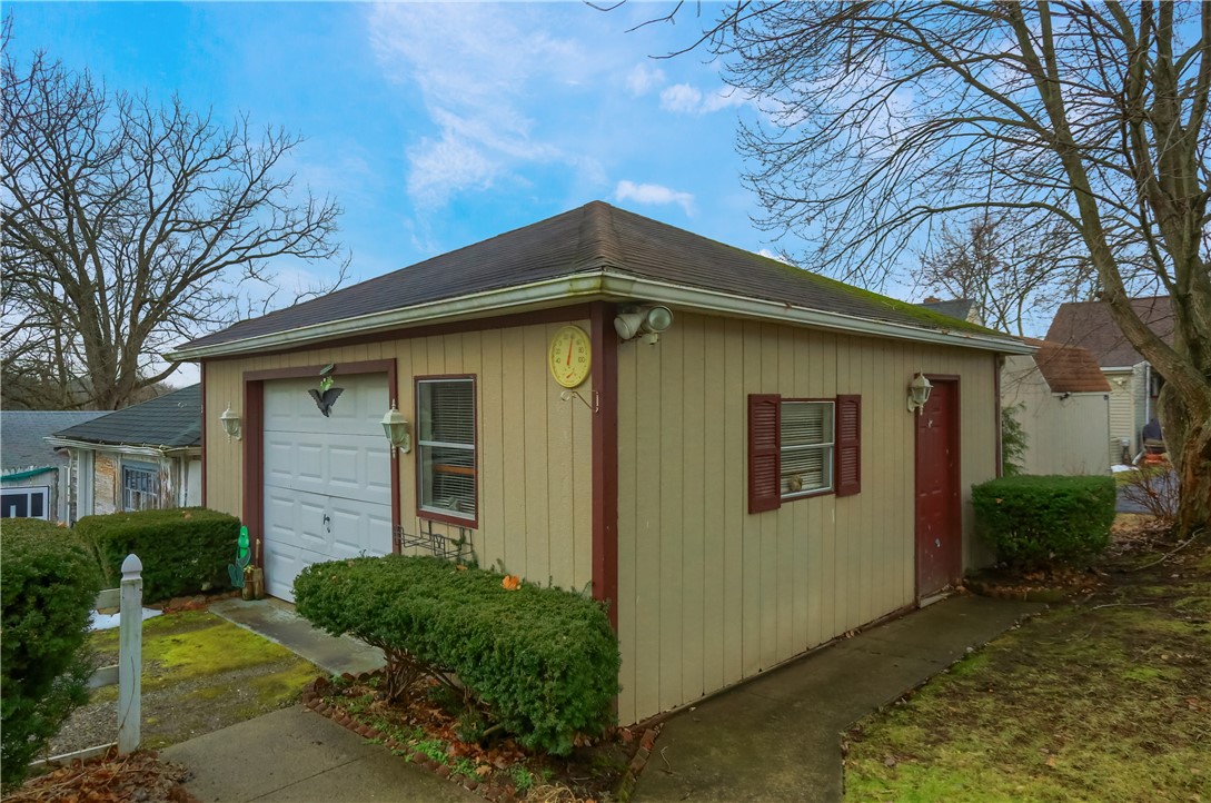 916 Temple Ave
