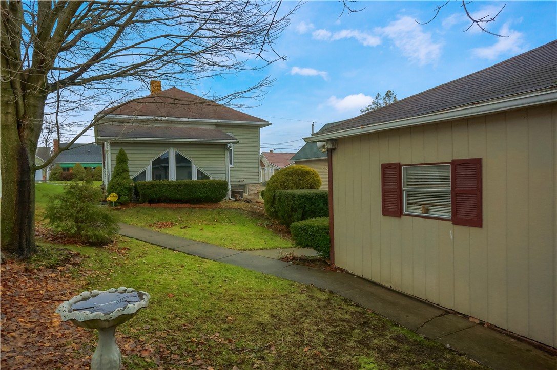 916 Temple Ave