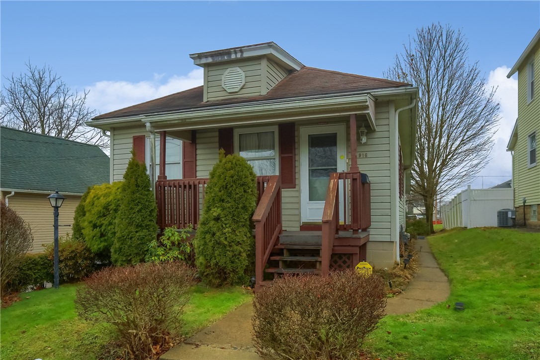 916 Temple Ave