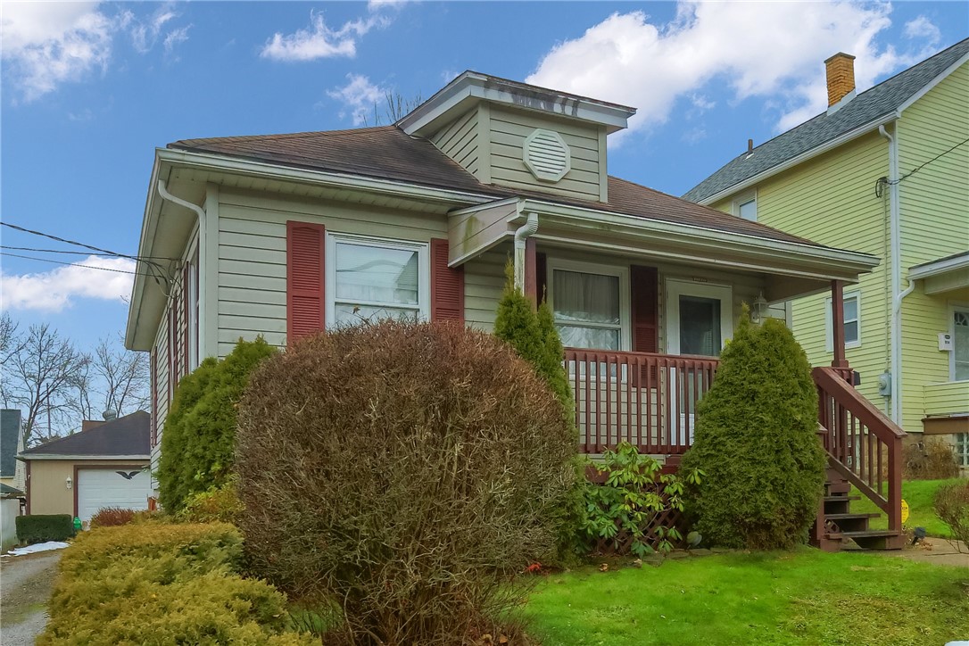 916 Temple Ave