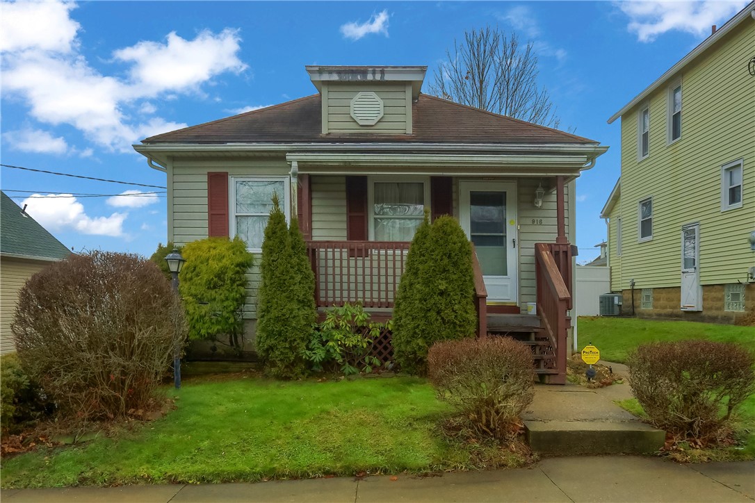 916 Temple Ave