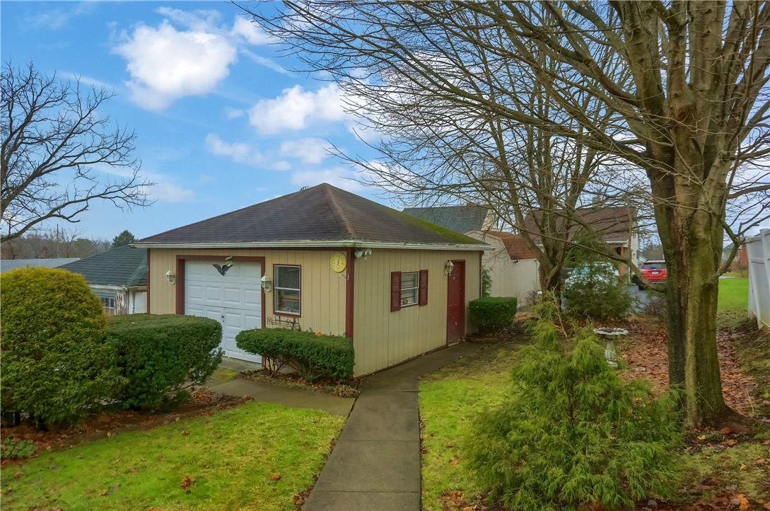 916 Temple Ave