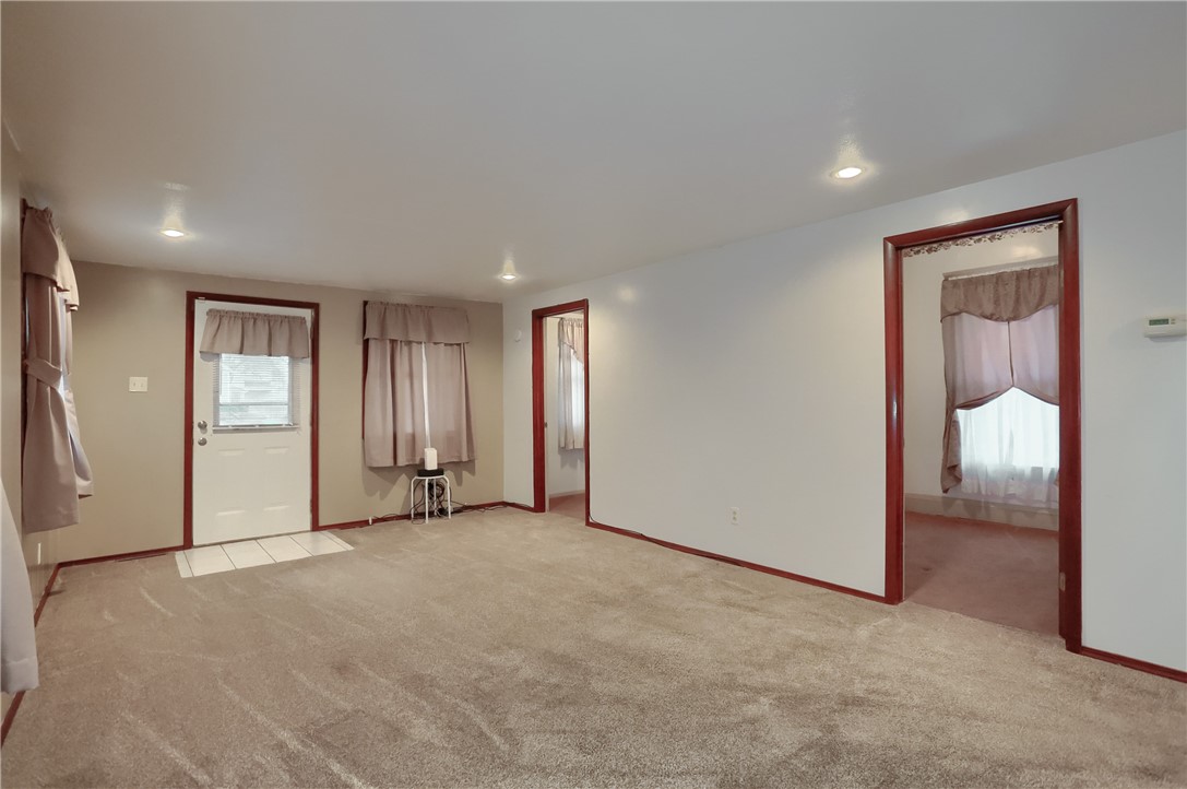 916 Temple Ave
