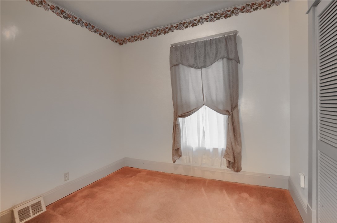 916 Temple Ave