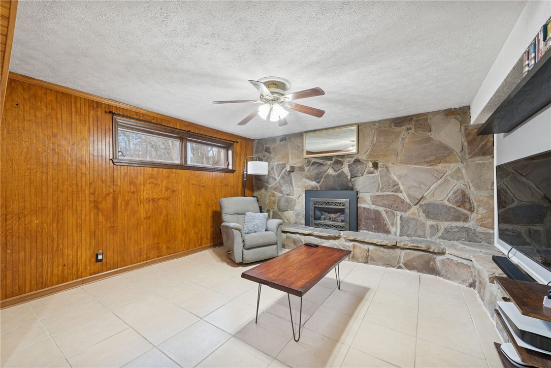 942 Vernon Dr