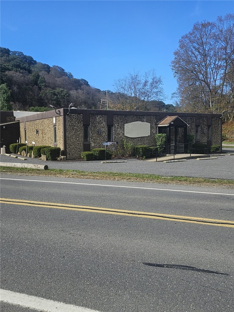 451 Rochester Rd