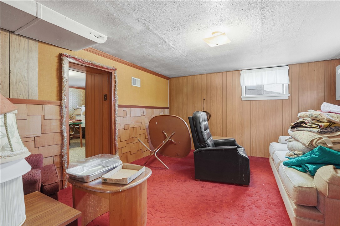 406 Peterson St