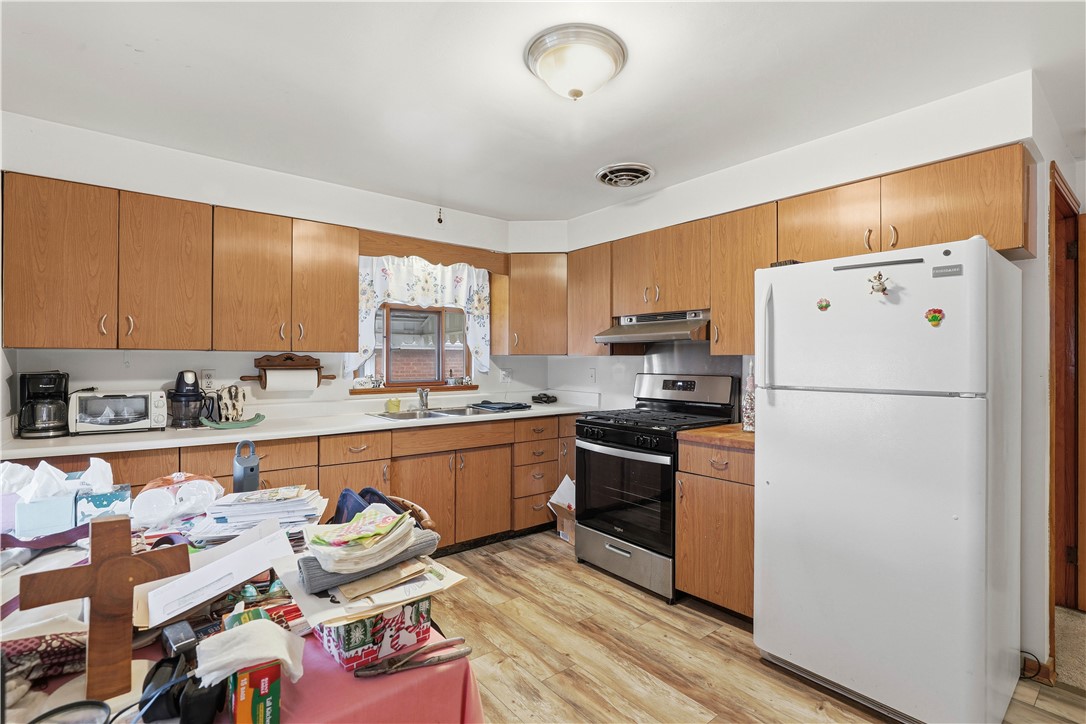 406 Peterson St