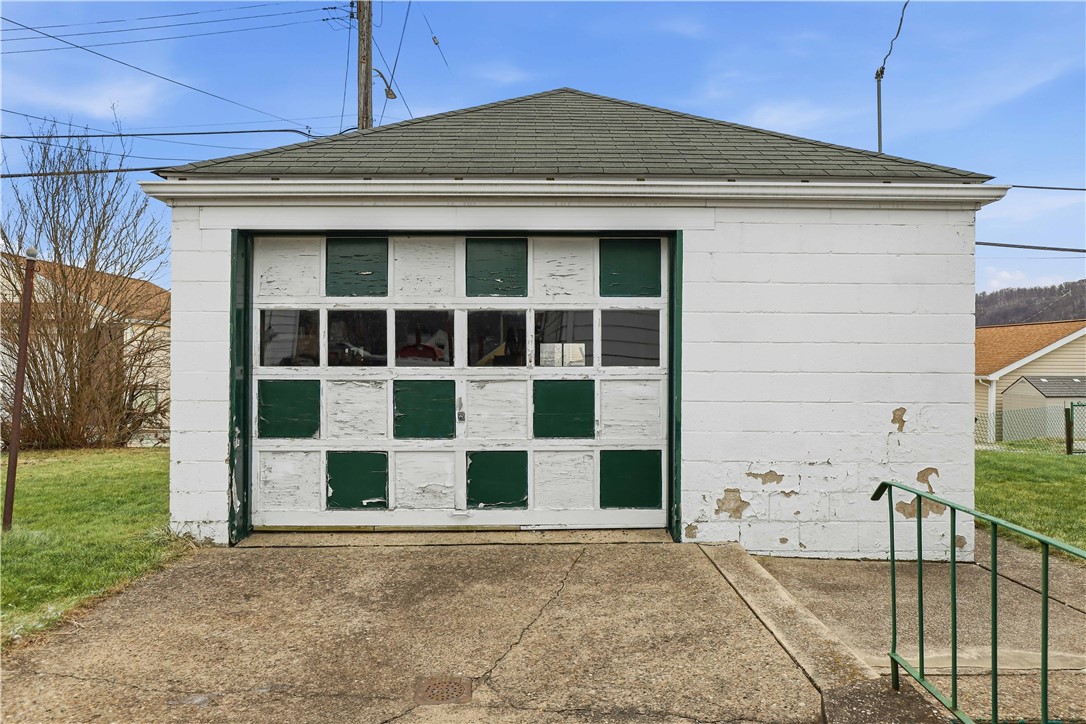 406 Peterson St