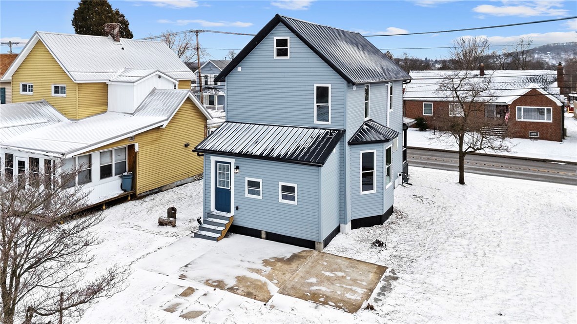 328 Line Ave