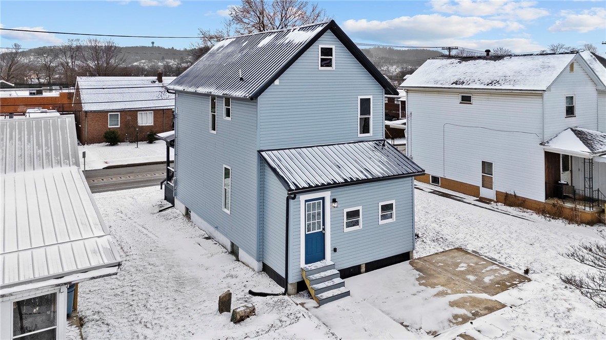 328 Line Ave