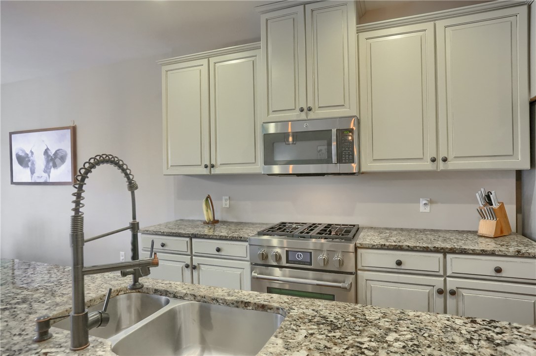 216 Overlook Dr