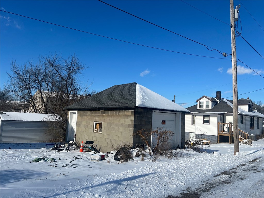 389 Frank St