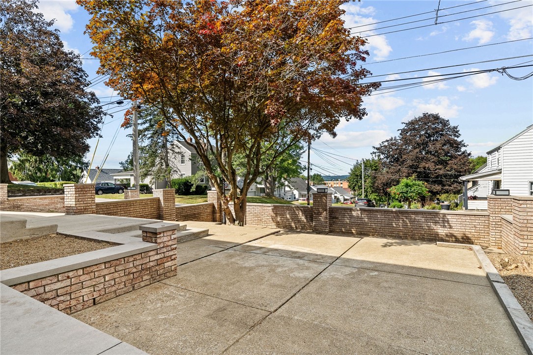 755 Massachusetts St