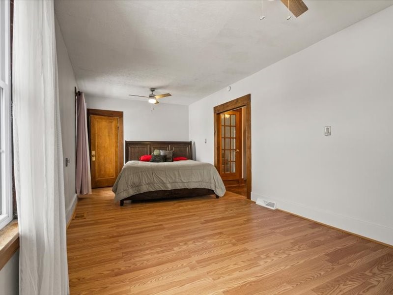 2304 Highland Ave