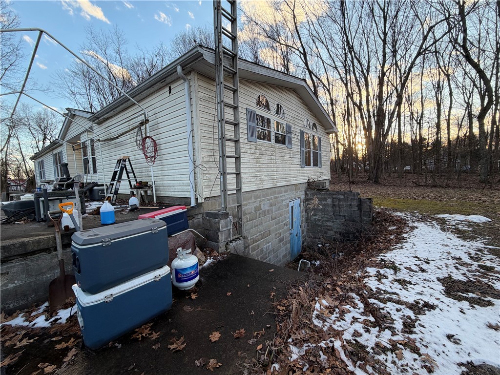 421 E Twin Ln