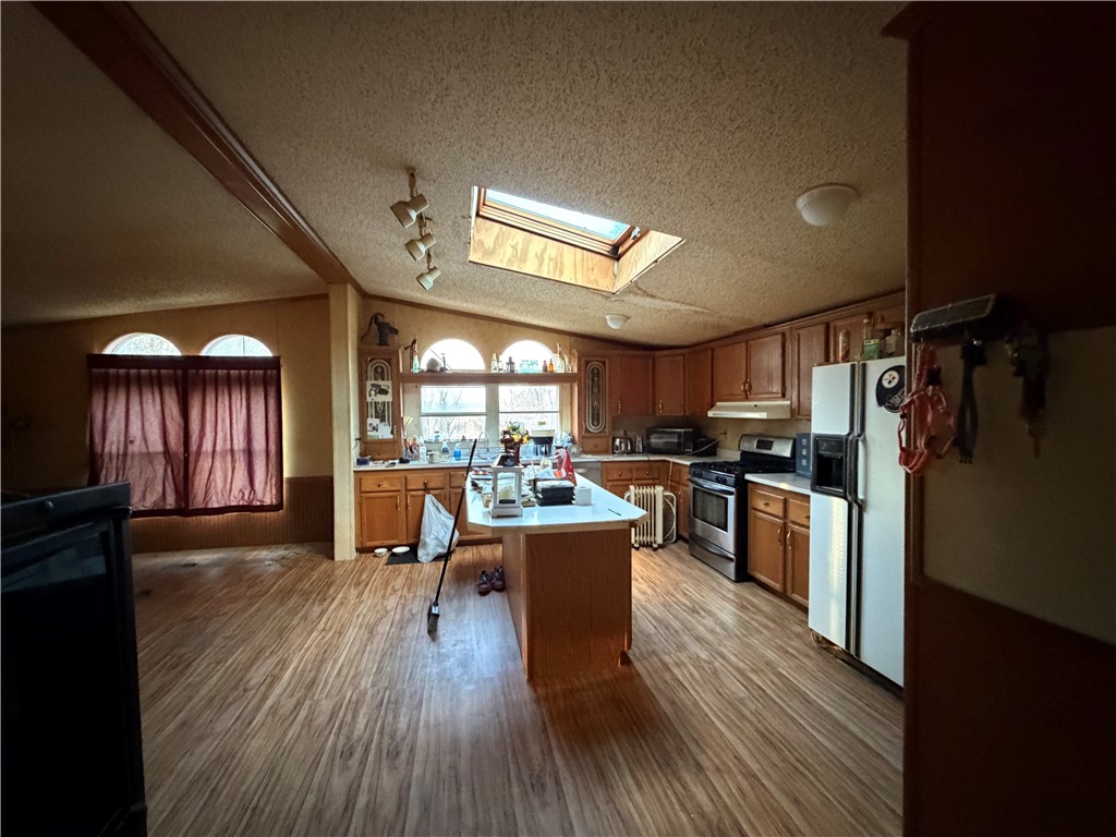 421 E Twin Ln