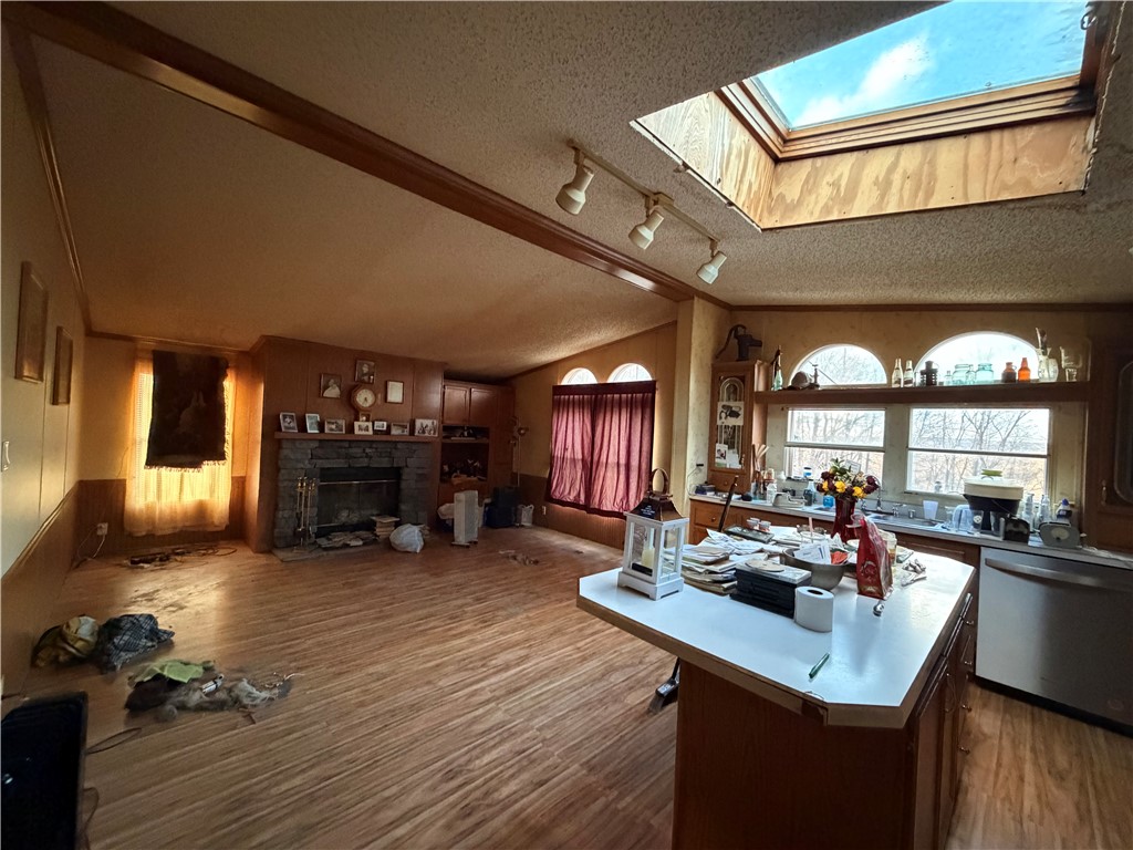 421 E Twin Ln