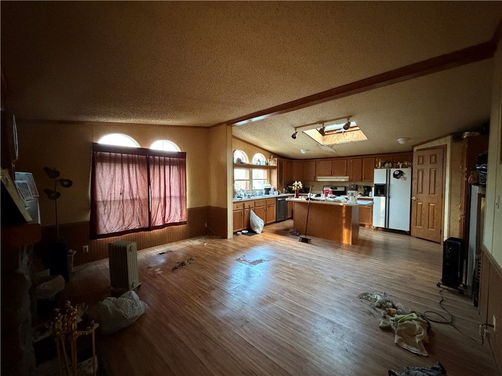 421 E Twin Ln