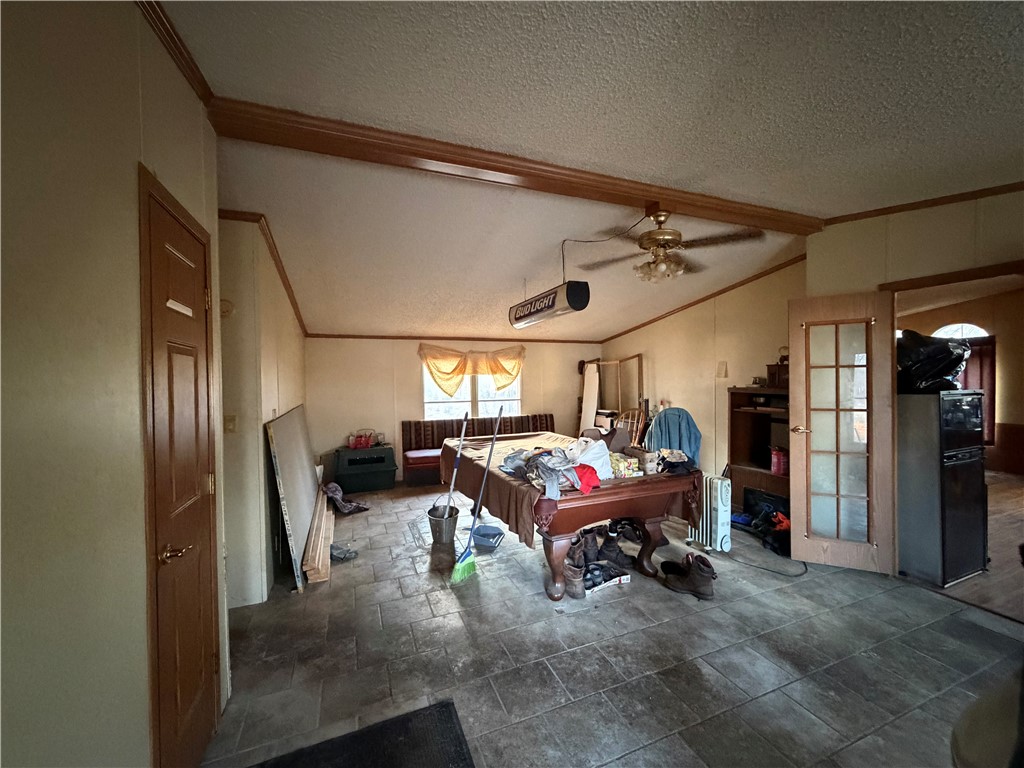 421 E Twin Ln