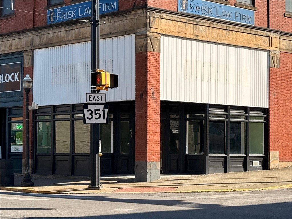 435 Lawrence Ave
