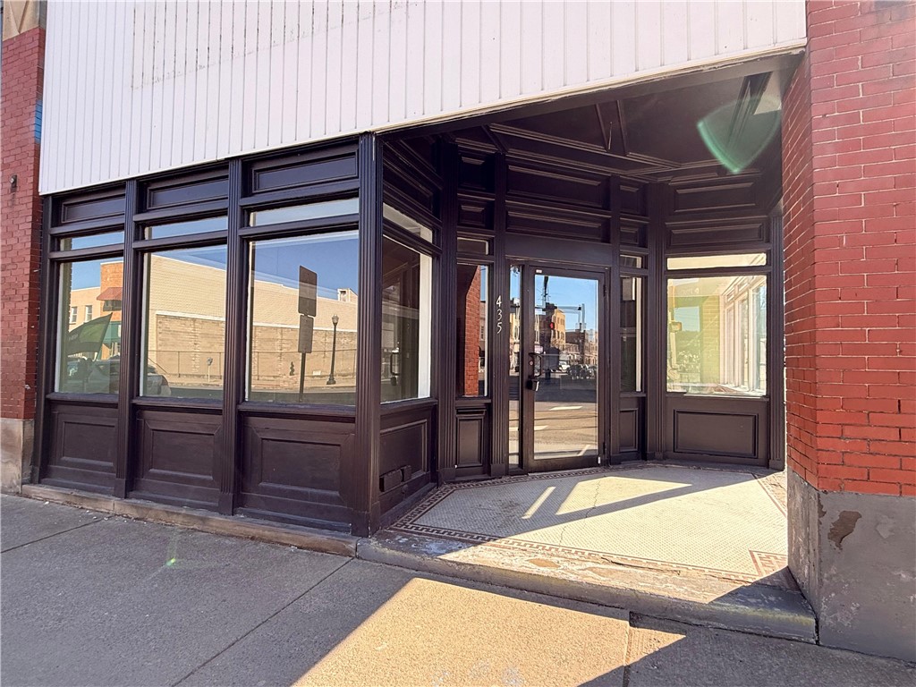 435 Lawrence Ave